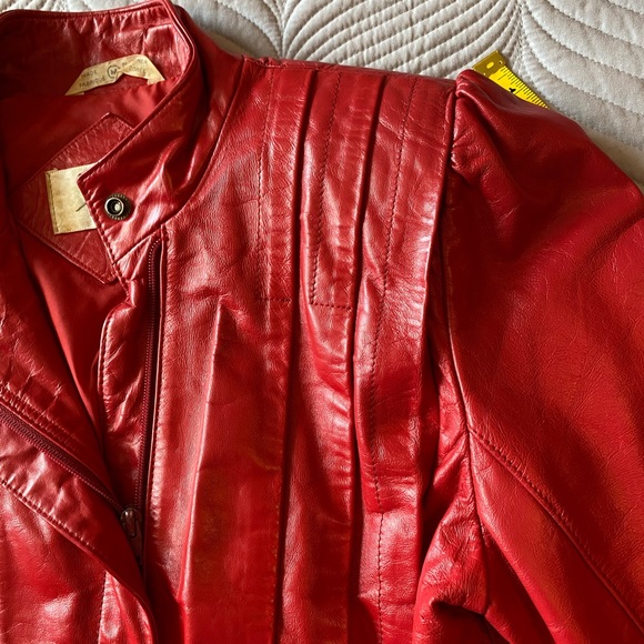 Vintage Ada women’s red leather jacket. Classic 1980s excellent condition. - Picture 13 of 15